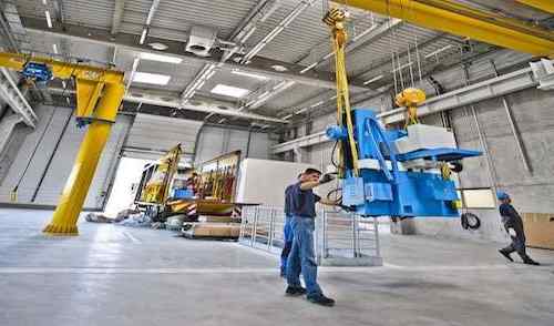 Maximize Efficiency and Safety with Electric Hoists_1.jpg